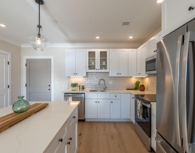 815 Lafayette - Photo Thumbnail 4