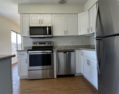 1028 Lake Weldona Drive - Photo Thumbnail 4