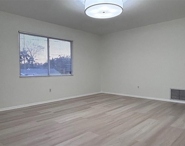 1028 Lake Weldona Drive - Photo Thumbnail 2