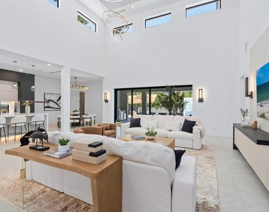 2467 Hyde Park Street - Photo Thumbnail 4