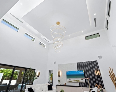 2467 Hyde Park Street - Photo Thumbnail 6