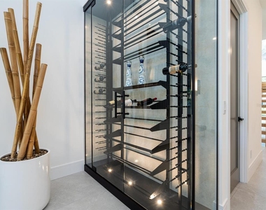 2467 Hyde Park Street - Photo Thumbnail 7