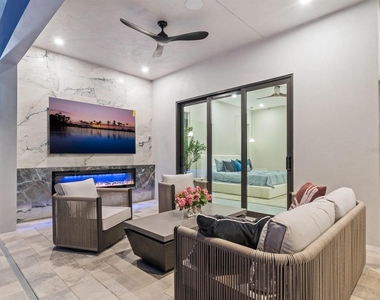 2467 Hyde Park Street - Photo Thumbnail 37