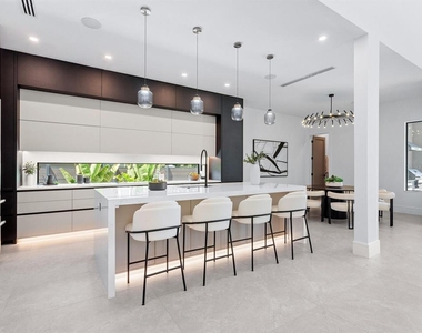 2467 Hyde Park Street - Photo Thumbnail 8