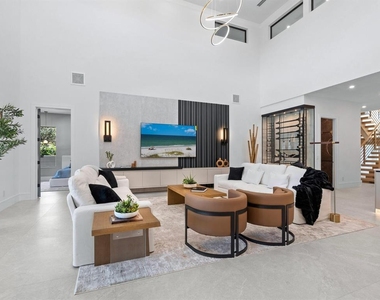 2467 Hyde Park Street - Photo Thumbnail 5