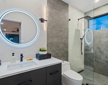 2467 Hyde Park Street - Photo Thumbnail 32
