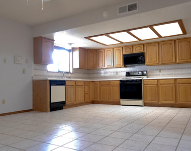 4521 R L Shoemaker Drive - Photo Thumbnail 3