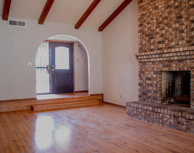 4521 R L Shoemaker Drive - Photo Thumbnail 2