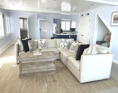 2149 Fairfield Beach Road - Photo Thumbnail 27