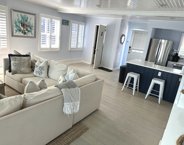 2149 Fairfield Beach Road - Photo Thumbnail 18