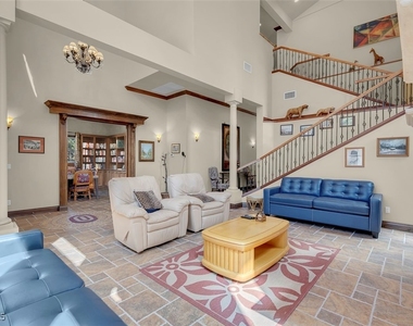 264 Crestview Drive - Photo Thumbnail 16
