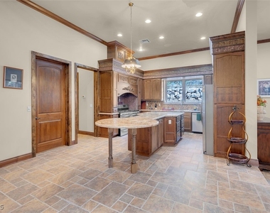 264 Crestview Drive - Photo Thumbnail 23