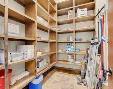 264 Crestview Drive - Photo Thumbnail 33
