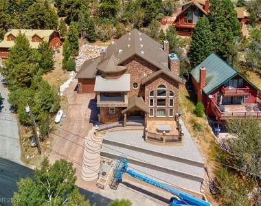 264 Crestview Drive - Photo Thumbnail 5