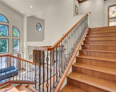 264 Crestview Drive - Photo Thumbnail 41