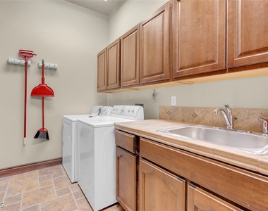 264 Crestview Drive - Photo Thumbnail 70