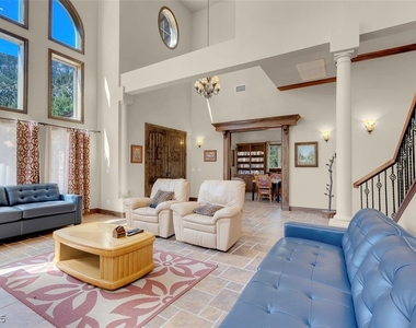 264 Crestview Drive - Photo Thumbnail 15