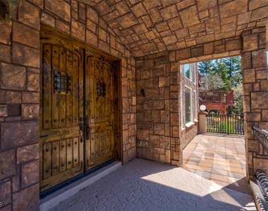264 Crestview Drive - Photo Thumbnail 1