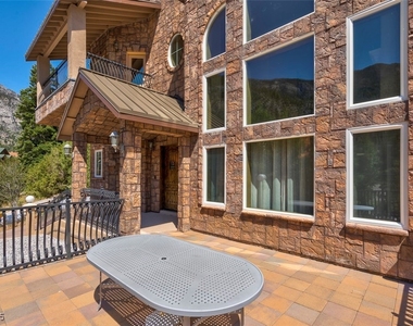 264 Crestview Drive - Photo Thumbnail 3