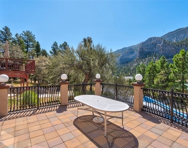 264 Crestview Drive - Photo Thumbnail 2
