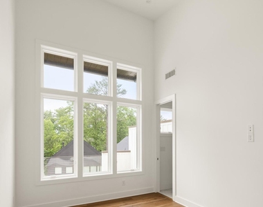 10904 Serenbe Lane - Photo Thumbnail 10