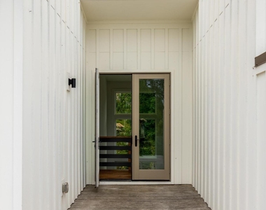 10904 Serenbe Lane - Photo Thumbnail 18