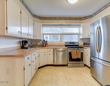 10 E Street - Photo Thumbnail 2
