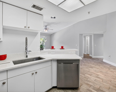 2119 Se 10th Avenue - Photo Thumbnail 22