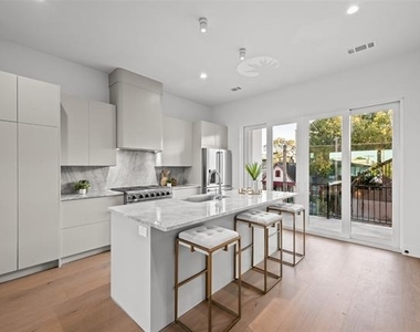 1514 Holly Avenue - Photo Thumbnail 10