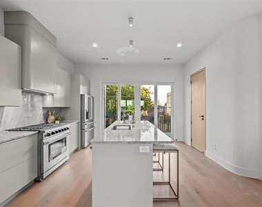 1514 Holly Avenue - Photo Thumbnail 9