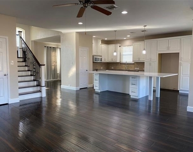 2920 Pinehurst - Photo Thumbnail 4