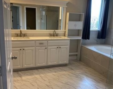 2920 Pinehurst - Photo Thumbnail 22