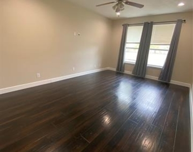 2920 Pinehurst - Photo Thumbnail 16