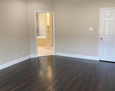 2920 Pinehurst - Photo Thumbnail 15
