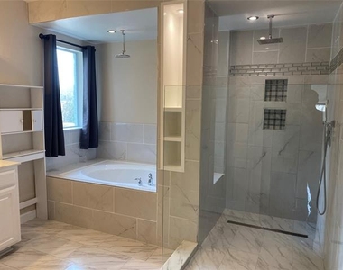 2920 Pinehurst - Photo Thumbnail 23