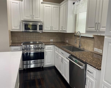 2920 Pinehurst - Photo Thumbnail 8