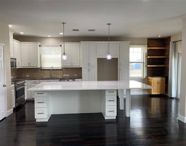 2920 Pinehurst - Photo Thumbnail 6