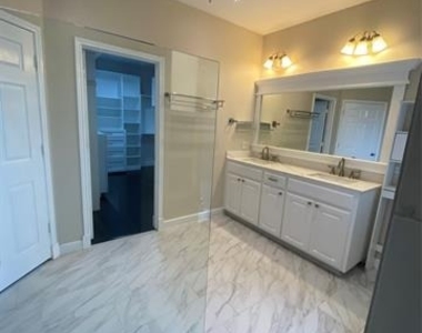 2920 Pinehurst - Photo Thumbnail 18