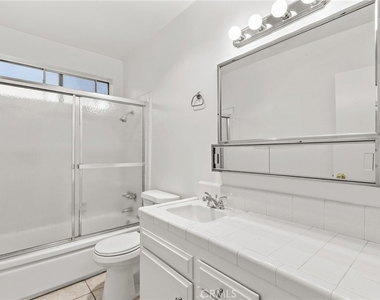 4924 Kester Avenue - Photo Thumbnail 12