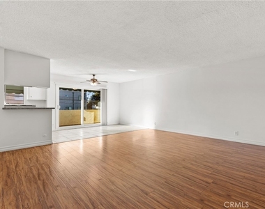 4924 Kester Avenue - Photo Thumbnail 1