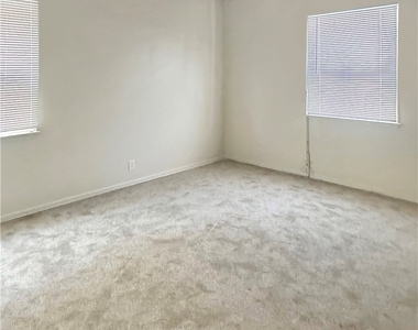 1805 Hauser Boulevard - Photo Thumbnail 4