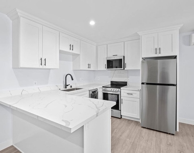 1518 1/4 Stearns Drive - Photo Thumbnail 2