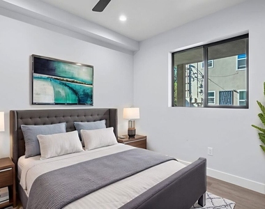 1518 1/4 Stearns Drive - Photo Thumbnail 5