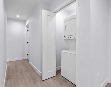 1518 1/4 Stearns Drive - Photo Thumbnail 3
