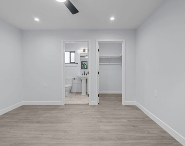 1518 1/4 Stearns Drive - Photo Thumbnail 11