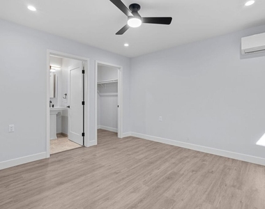 1518 1/4 Stearns Drive - Photo Thumbnail 10