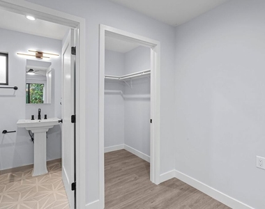 1518 1/4 Stearns Drive - Photo Thumbnail 12