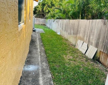 833 Briggs Street Street - Photo Thumbnail 3