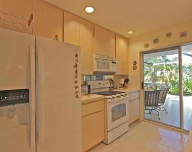 10201 Chapman Oak Court - Photo Thumbnail 8