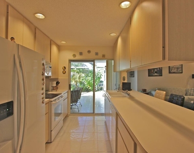 10201 Chapman Oak Court - Photo Thumbnail 7